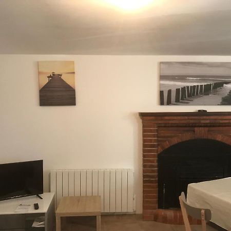 Hebergements Situes A 6 Kms Du Mont Saint Michel Tanis Exterior photo